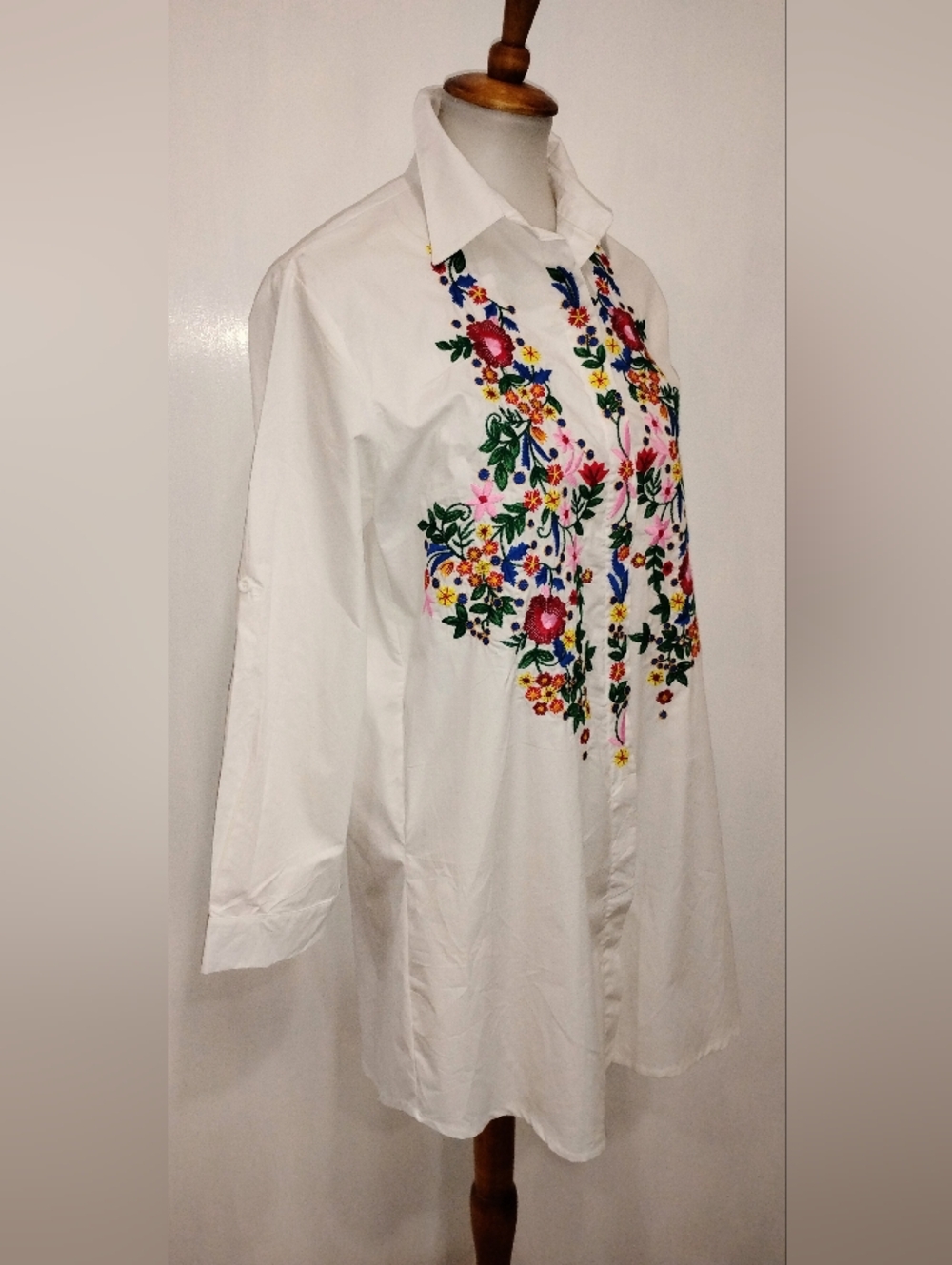 RUNWAY PARIS EMBROIDERED LARGE BLOUSE NWT